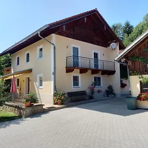  Ferienhaus Haus Ella - Auf Dem Land Vor Den Toren Salzburgs